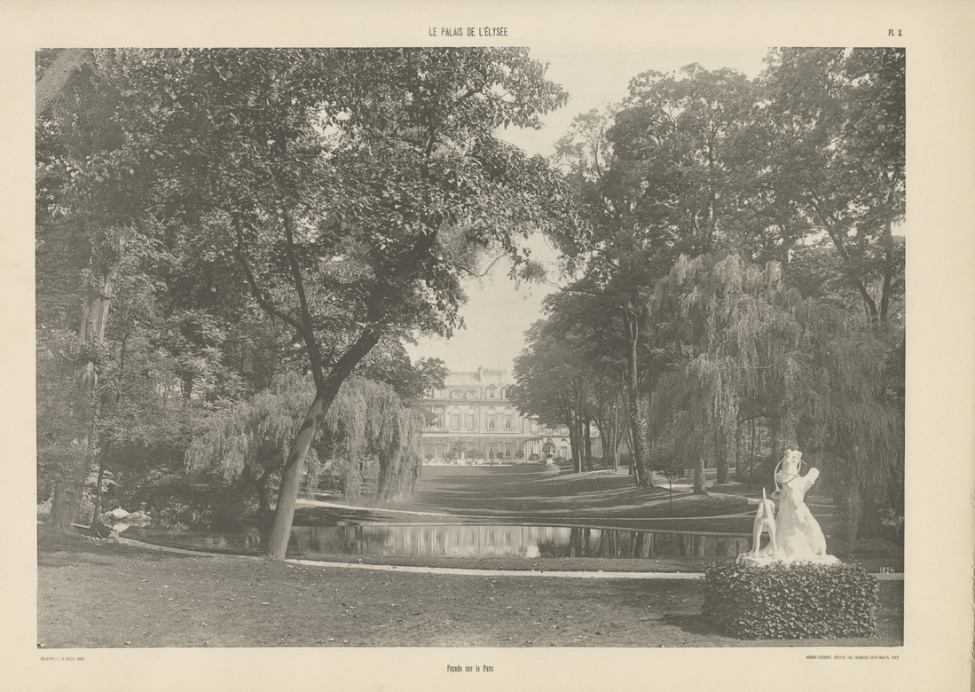 Photographie de la façade sur le jardin vers 1900