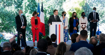 Le Président Emmanuel Macron rencontre la communauté française d’Afrique du Sud à Pretoria.